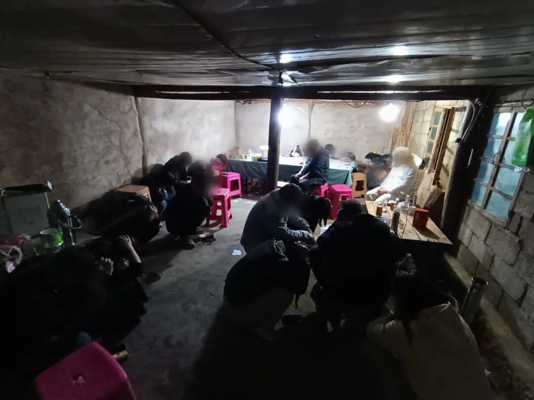 21人深夜“捞腌菜”，被昆明警方一锅端！