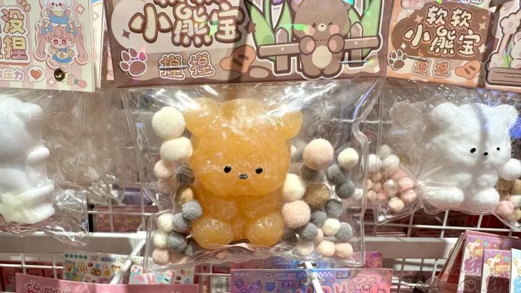 泥类玩具掀起销售热潮，很多家庭买过，劣质产品气味刺鼻，紧急提醒