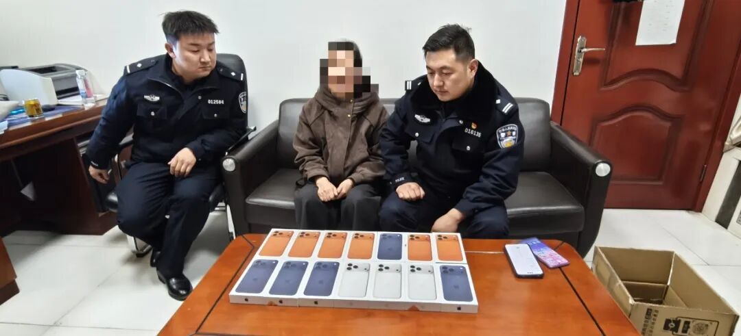 老人一次邮寄14部最新苹果手机，快递员果断报警！