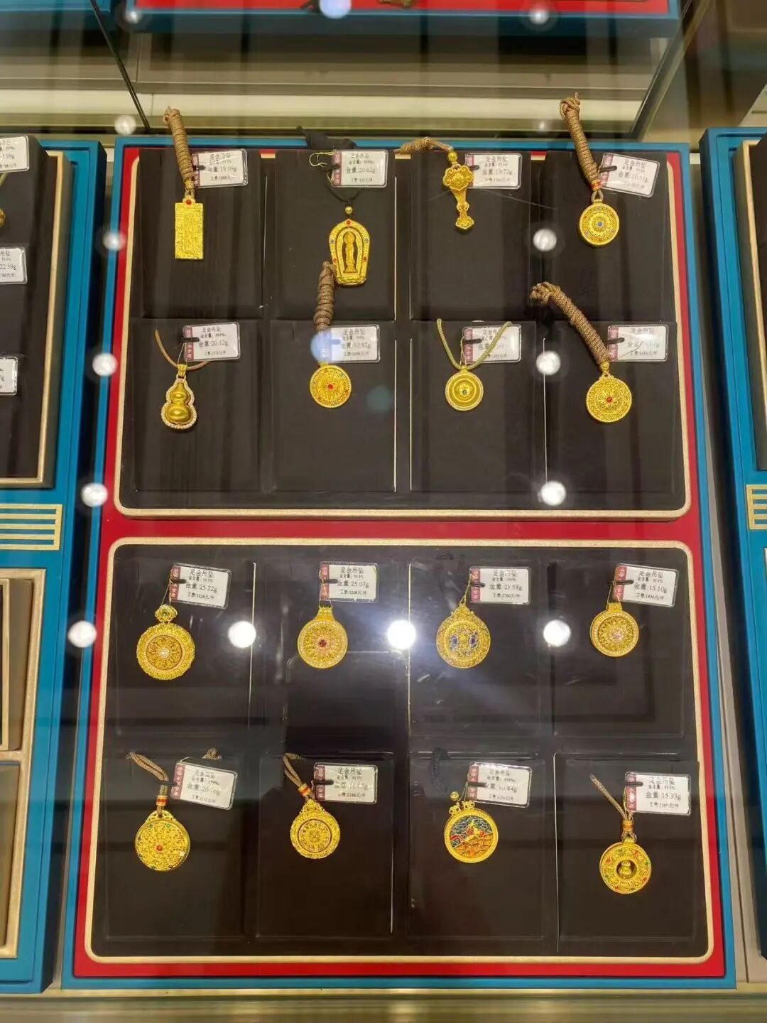 国内主要品牌足金饰品价格零售价普遍回落，专家：主因源于国际地缘冲突