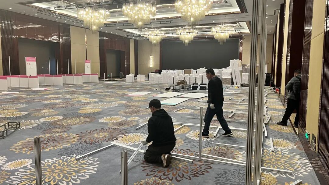 成都富力丽思卡尔顿酒店即将被拍卖，8.655亿元起拍，律师提示注意四项风险→