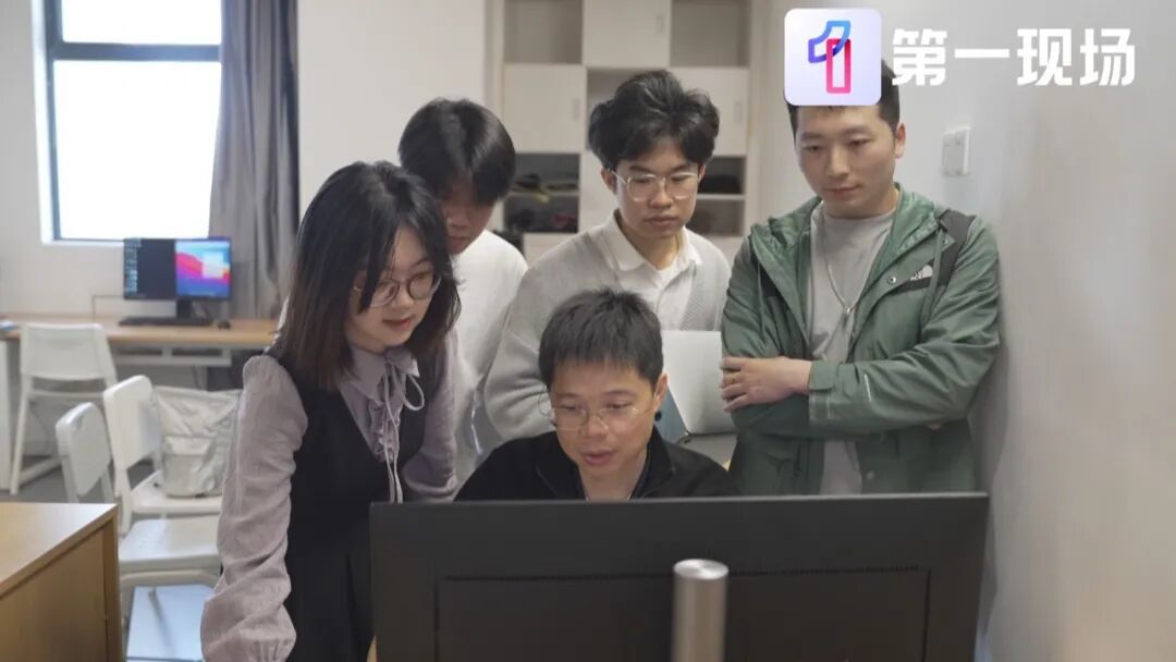 一年营收350万元！深大“00后”卖拖鞋，全球爆火