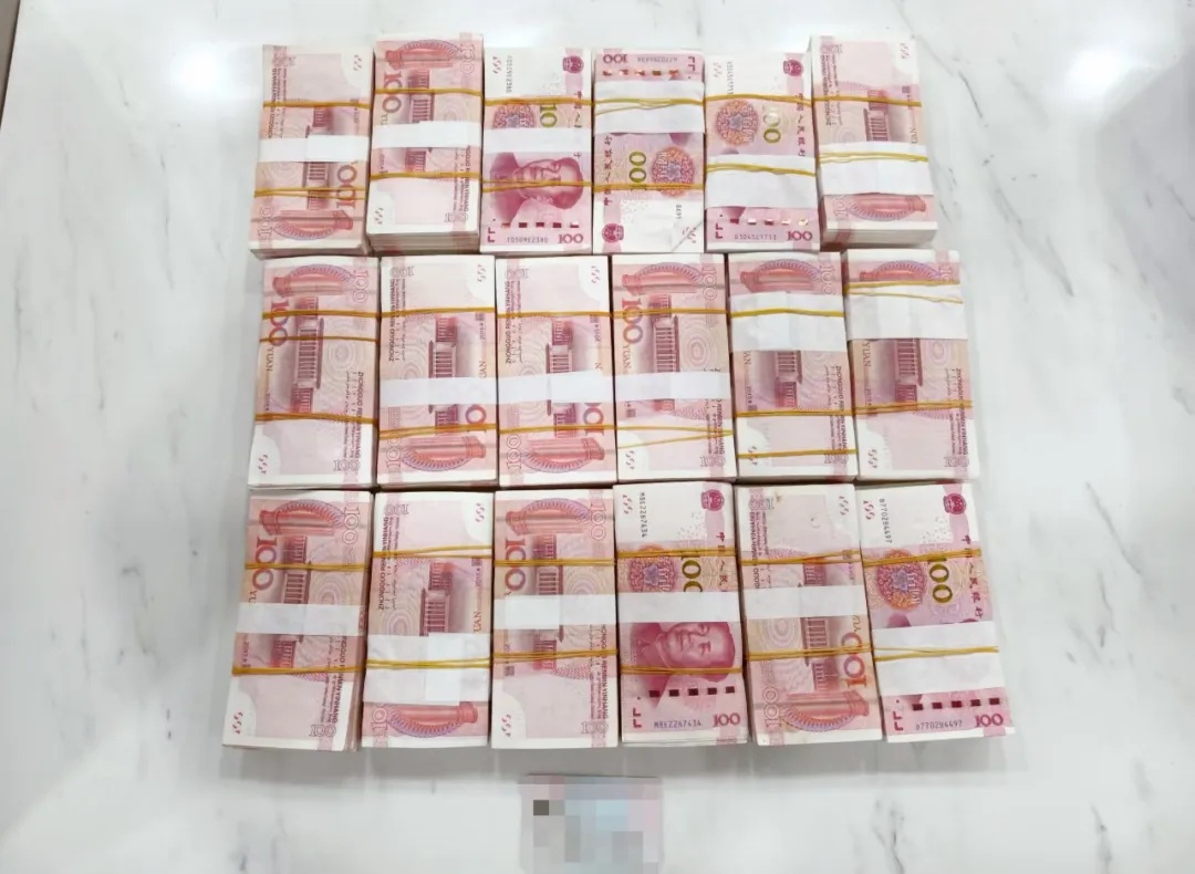 澳门一女子将36万元分成9袋装进裤腰出境，被海关查获，网友：这是腰缠万贯啊