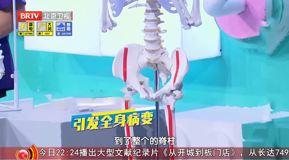 这种“不雅”坐姿，才是脊柱的最爱！尤其女性，还有两大额外好处