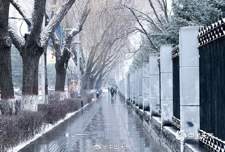 青海西宁迎降雪 大地一片银白