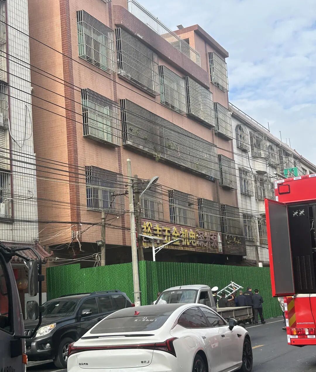 广东一家12口在火灾中遇难，官方通报事故直接原因：店主使用蚊香不慎引发