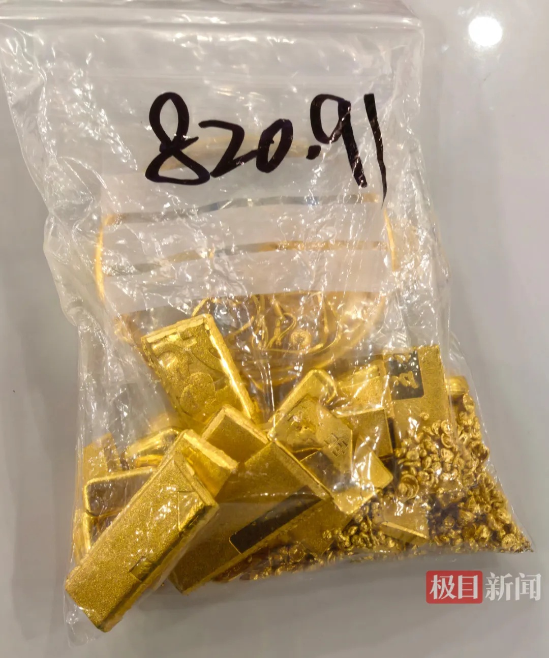 女子下单购买100万元黄金，武汉店主却选择报警，警方紧急出动：抓了3个人