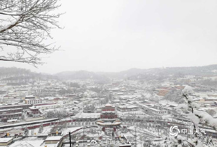 青海西宁迎降雪 大地一片银白