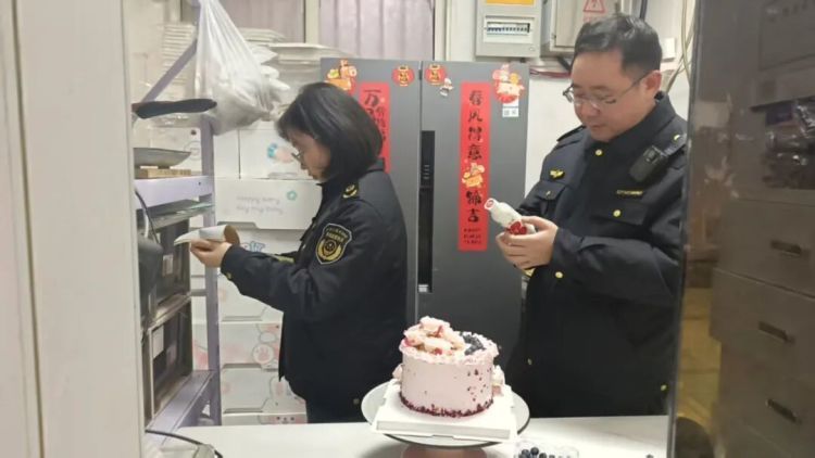 芜湖一蛋糕店被罚，竟是因为蛋糕上的花