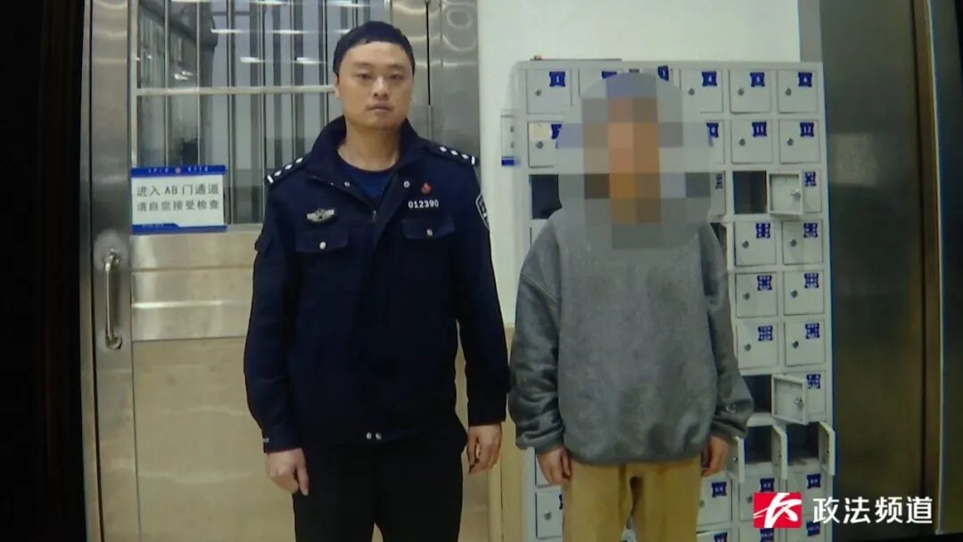 家中门窗完好，金饰却不翼而飞！盗贼竟是……