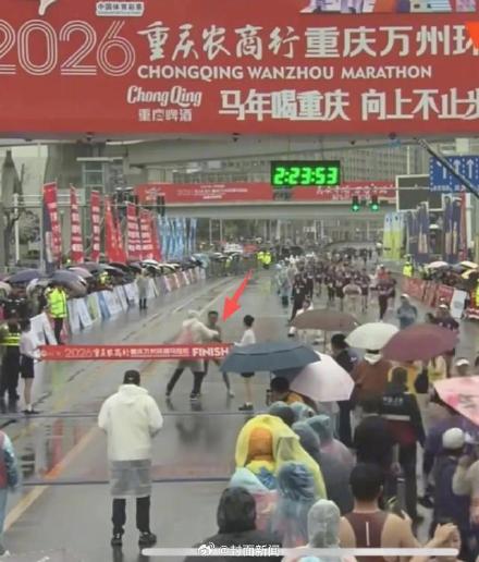 重庆田协：误拦全马冠军裁判停赛一年