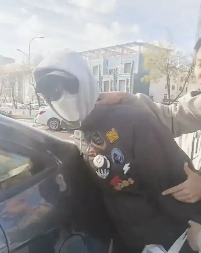 女子“海外店铺”涌现大批“订单”，警方紧急拦截“进货款”！