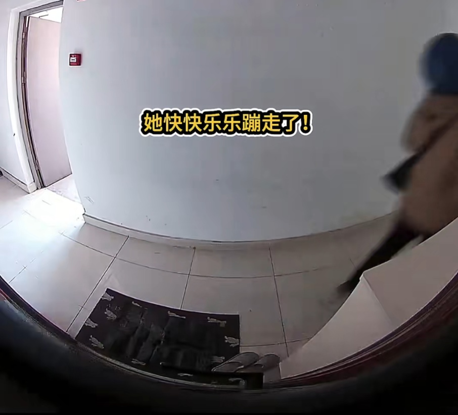邻居恶意踩踏鞋子，上海一女子放粘鼠板反击，最新后续来了！
