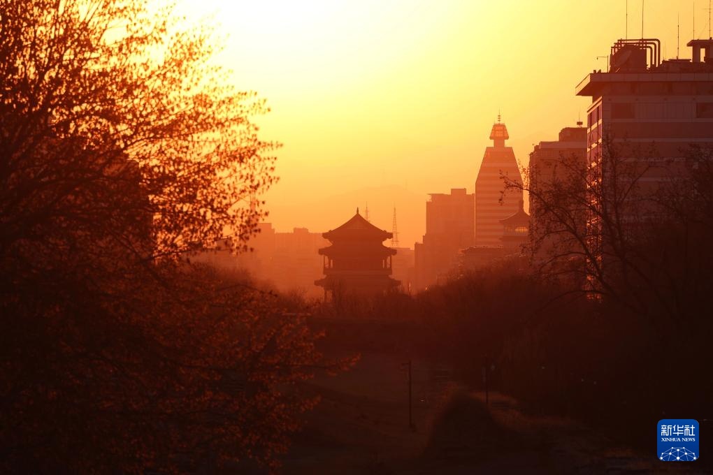 春分前后 京城落日美如画