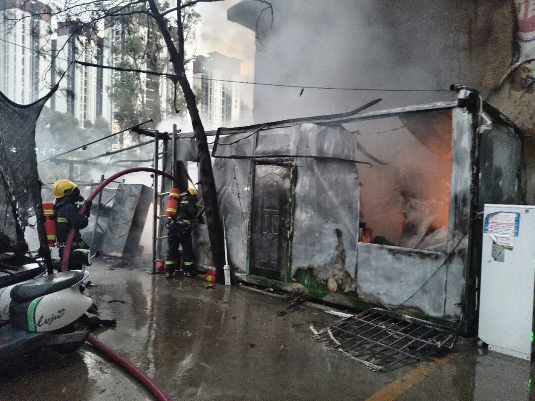 12辆电动自行车“火烧连营”！原因查明