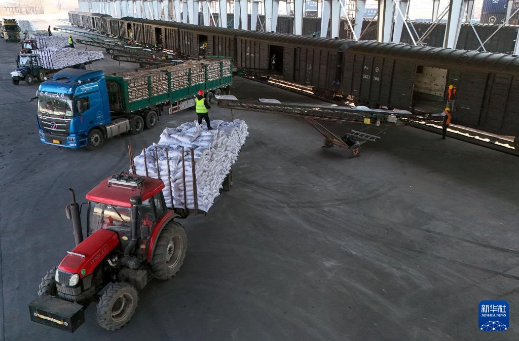 黑龙江：铁路农资运输保春耕