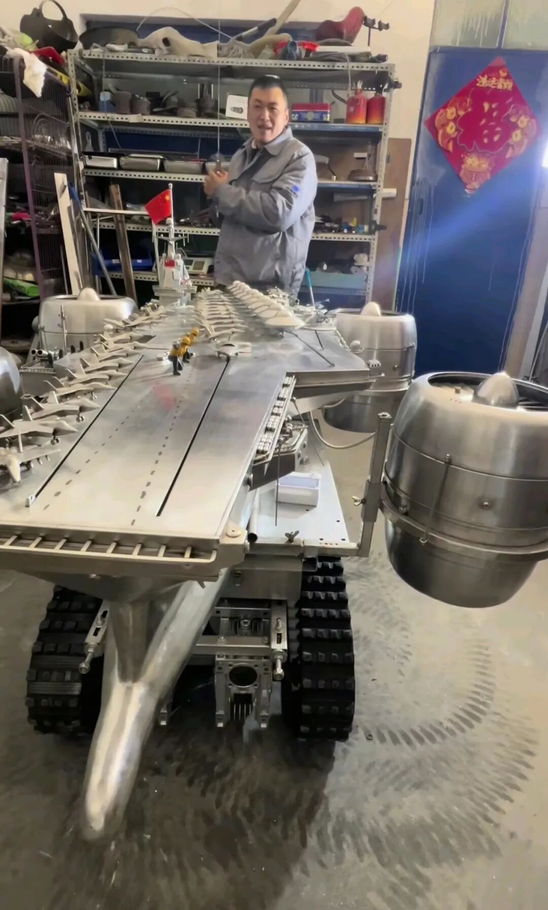 初中毕业焊工自学造出不锈钢“航母”，十年敲打圆儿时梦