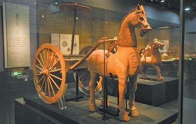 古代“敞篷车”玩出新花样（文物里的潮生活）