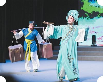 在乡间，唱越剧看山水