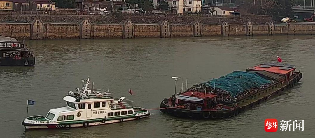 货轮运河失控险酿险情，镇江 “运河 919” 极速驰援化险为夷