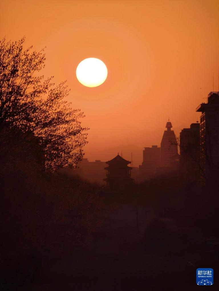 春分前后 京城落日美如画