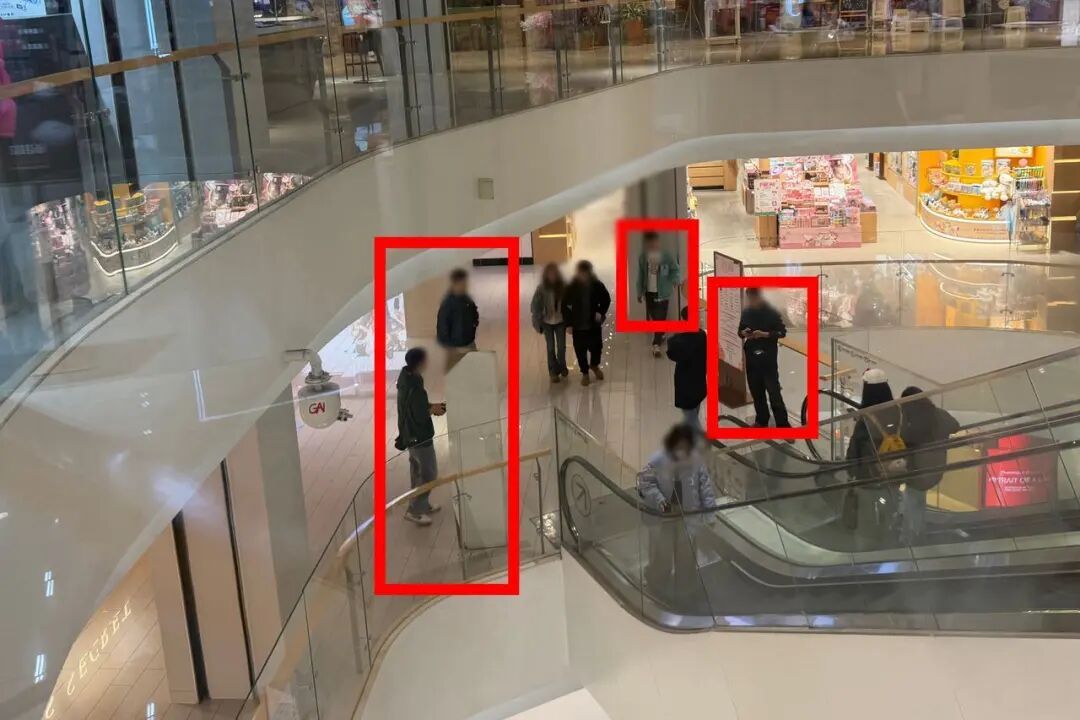 前方等位3200多桌，女子排队到崩溃！现场一幕却让人愤怒