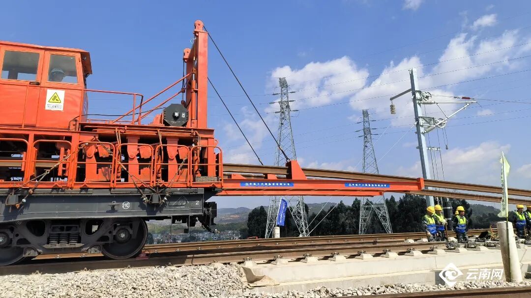 重大进展！渝昆高铁云南段正式铺轨