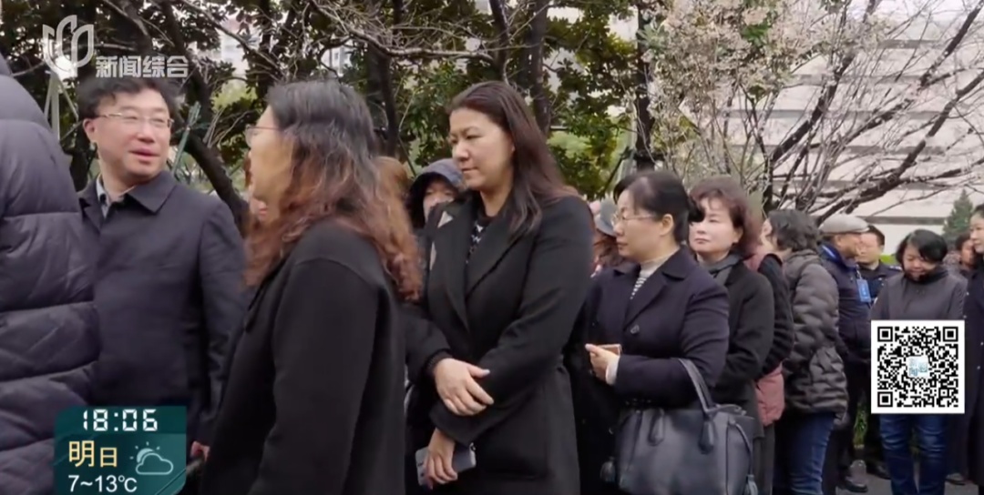 痛悼！今天，上海人在雨中排队为她送别！很多人哭到哽咽，永远忘不了..