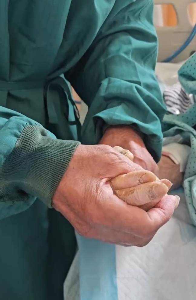 “世界上顶好顶好的老太婆”走了……