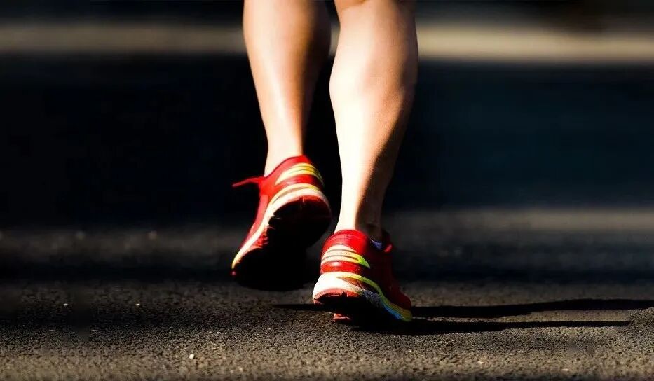 身上发痒一查竟是肝癌？4个“不起眼”的肝脏求救信号，太多人忽视了