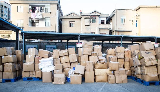 湖北宜都市警方破获一起特大非法制售电子烟案