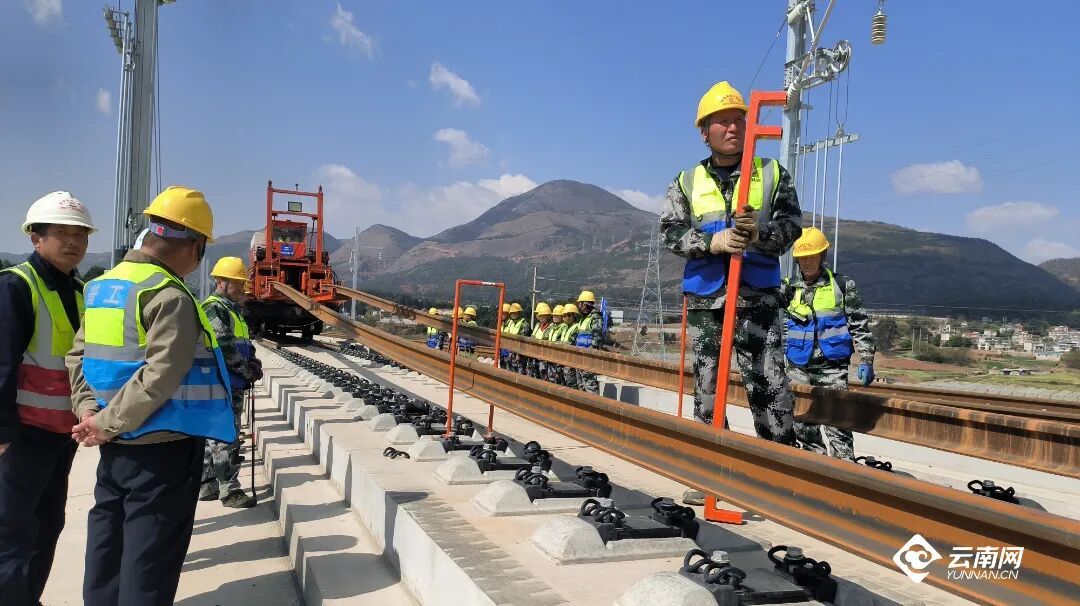 重大进展！渝昆高铁云南段正式铺轨