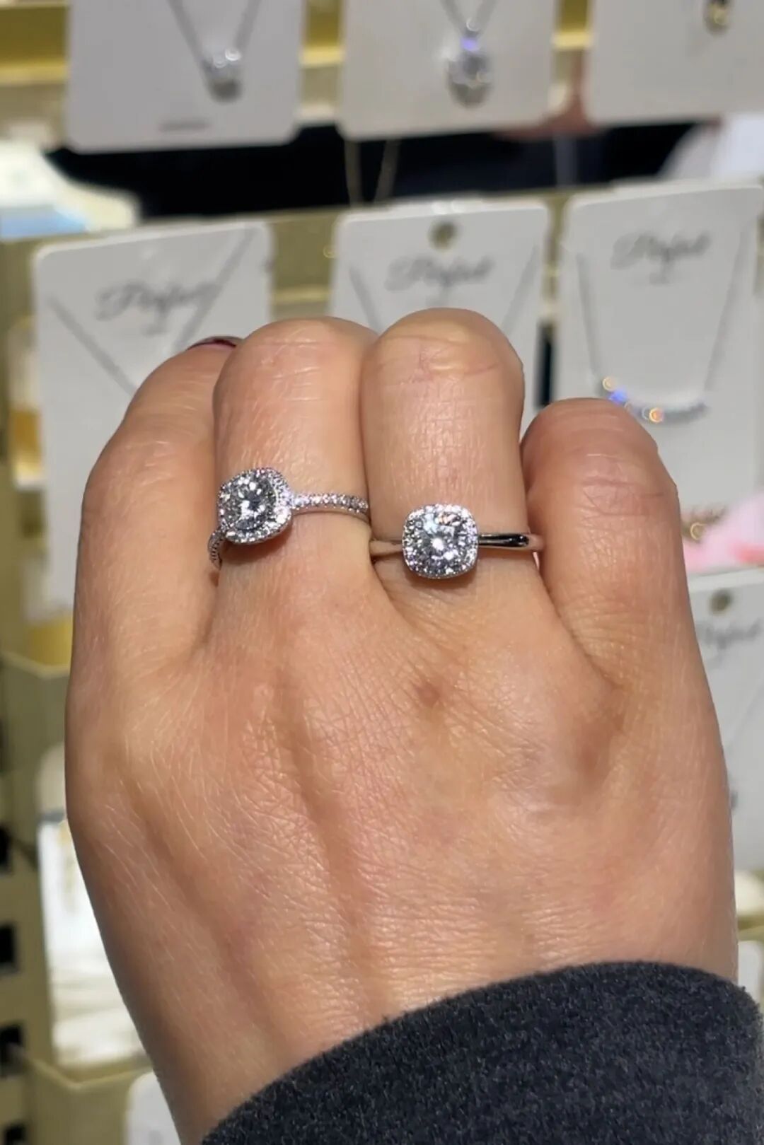 恢复销售两天半，胖东来“小方糖”戒指再次断货，工作人员：不确定何时能恢复销售