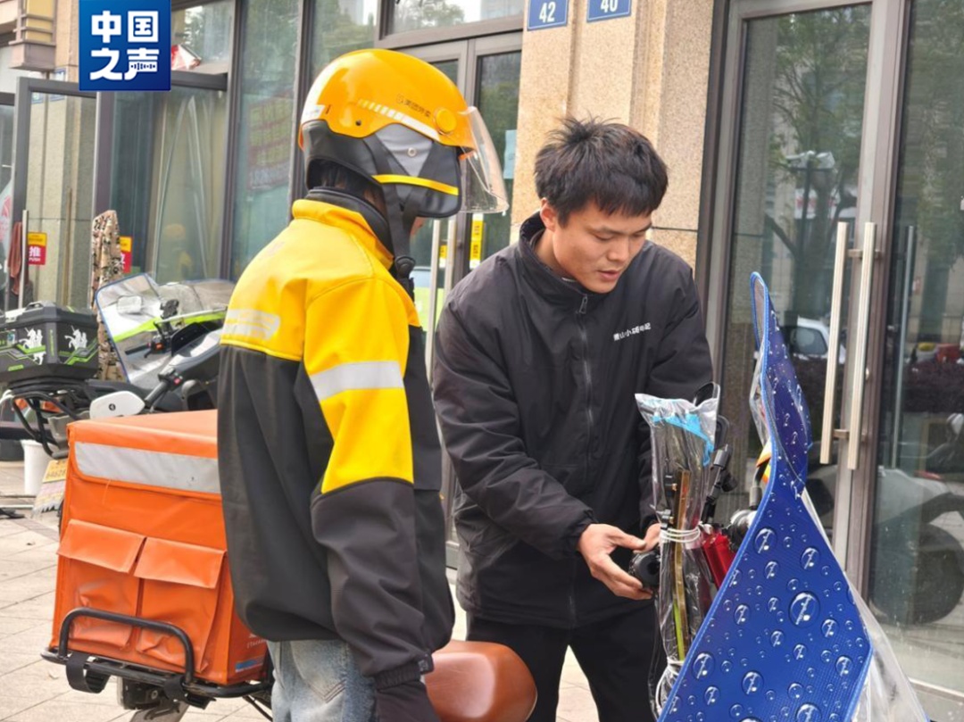 他的微信好友，为何有6000多名外卖员？