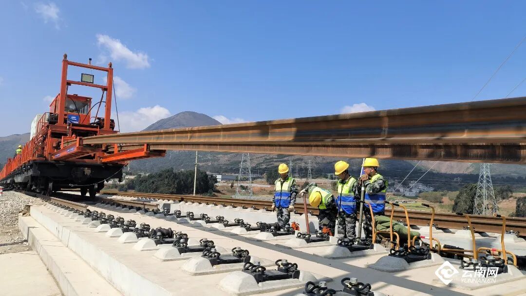 重大进展！渝昆高铁云南段正式铺轨