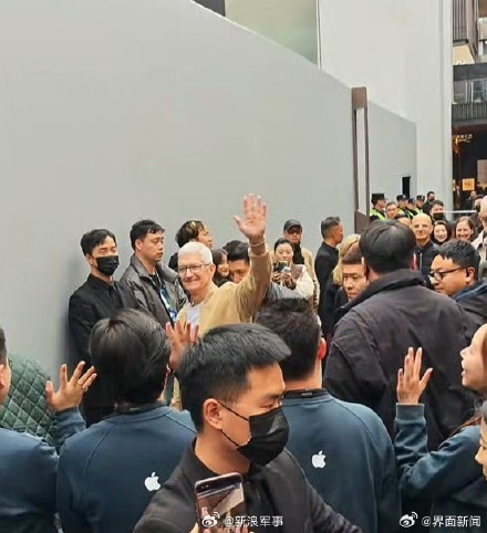 苹果CEO库克现身成都