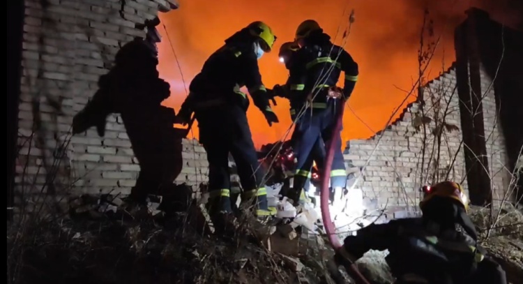 航拍下，超1500平方米农田被烧，纵火者正在追查！春季防火请注意