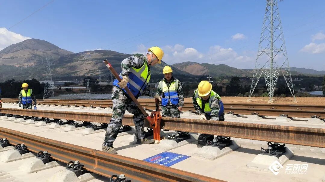 重大进展！渝昆高铁云南段正式铺轨