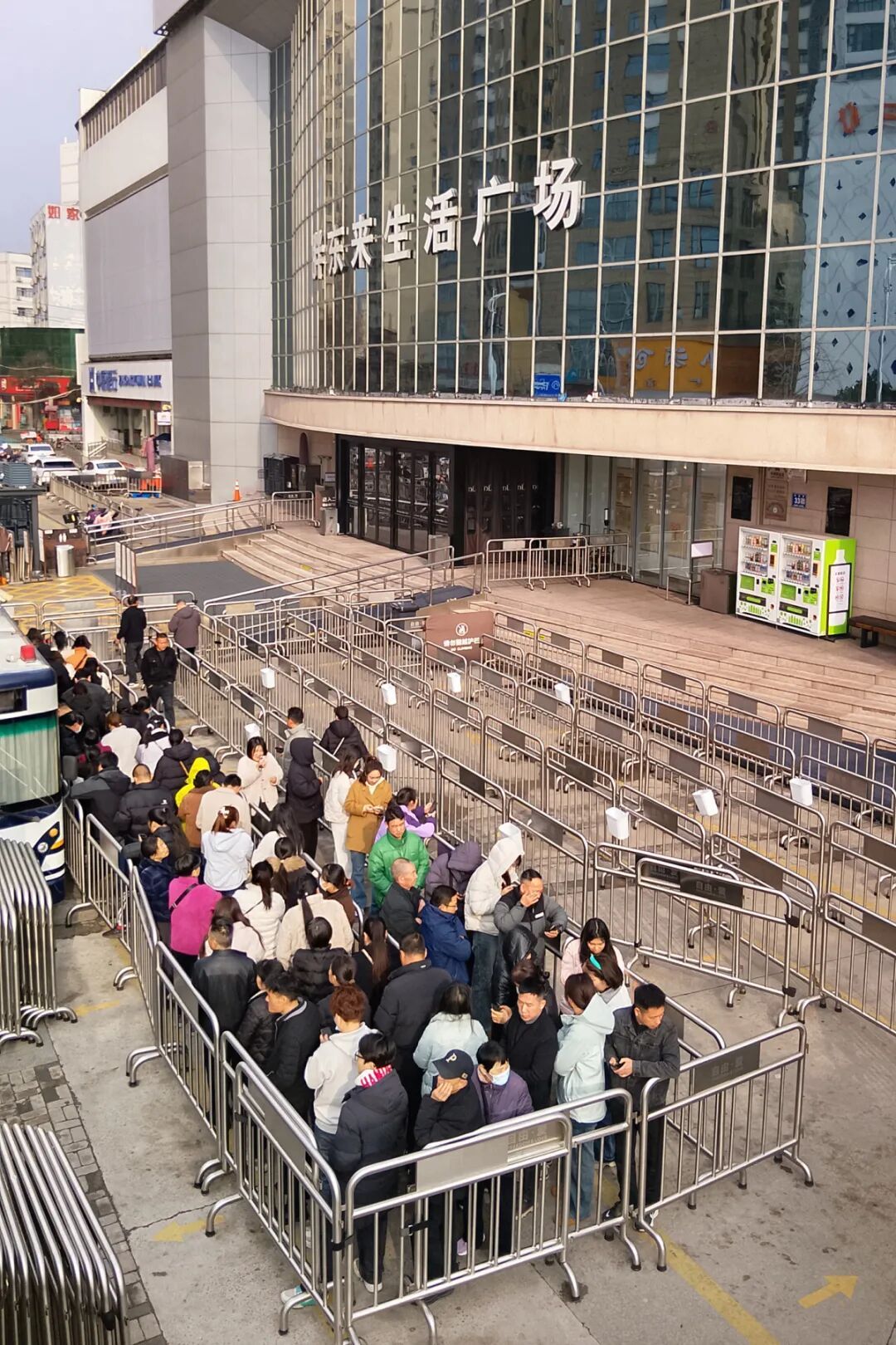 恢复销售两天半，胖东来“小方糖”戒指再次断货，工作人员：不确定何时能恢复销售