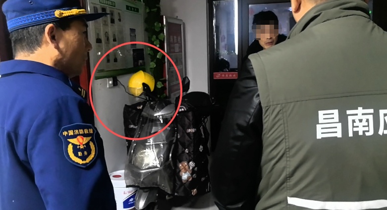 最危险的地方就是“最安全”的地方？物业工作人员竟在办公室给“电驴”充电