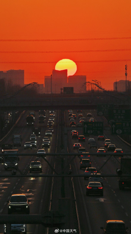 春分前北京现壮观悬日
