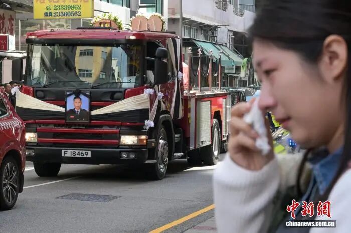 香港披露何伟豪殉职经过：曾发求救信号，或从31楼破窗逃生，不幸坠亡