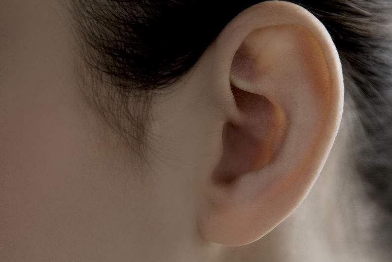 女子突然听不清确诊突发性耳聋！专家：耳朵也会“卒中”！这些不良习惯很多年轻人都有