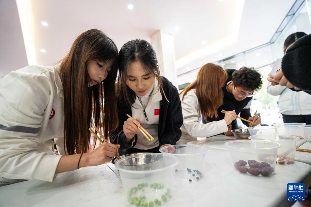 湖南长沙：校园民俗活动迎接“二月二”