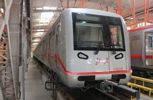 北京地铁1号线八通线新型列车投运 逐步替代老旧车型