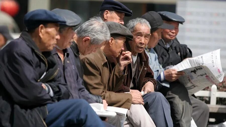 鼓励“银发族”再就业，是跟年轻人“抢饭碗”吗？