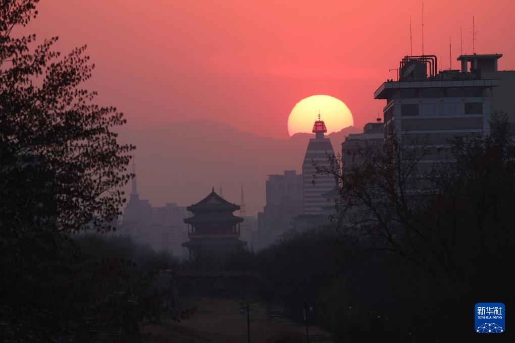 春分将至 落日熔金