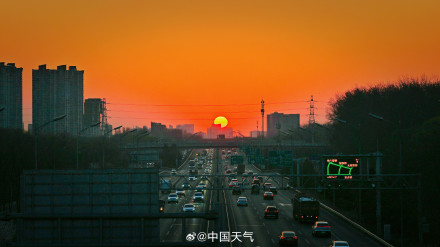 春分前北京现壮观悬日