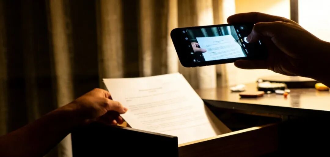 干部张某携3份密件回家，遭亲属偷拍发往境外！细节披露