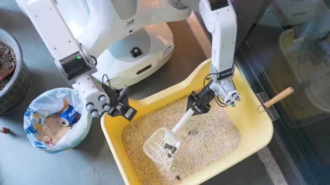 机器人保洁员在深圳上岗！会叠衣服会收拾，还能帮忙“铲屎”！